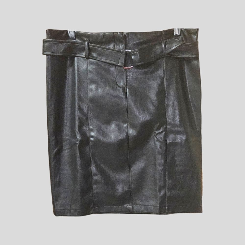NWOT DALIA Women's Black Shiny Belted Mini Skirt - Picture 2 of 11